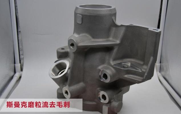 閥體<a href='http://m.xingqiuwz.cn' target='_blank'><u>交叉孔去毛刺</u></a>，是令人十分苦惱的事情。一來閥體交叉孔多，二來交叉孔毛刺不像表面毛刺那樣容易接觸，所以，如果用人工對閥體<a href='http://m.xingqiuwz.cn' target='_blank'><u>交叉孔去毛刺</u></a>，十分緩慢。