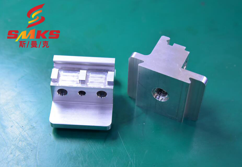 鋁合金<a href='http://m.xingqiuwz.cn' target='_blank'><u>交叉孔去毛刺</u></a>最新工藝
